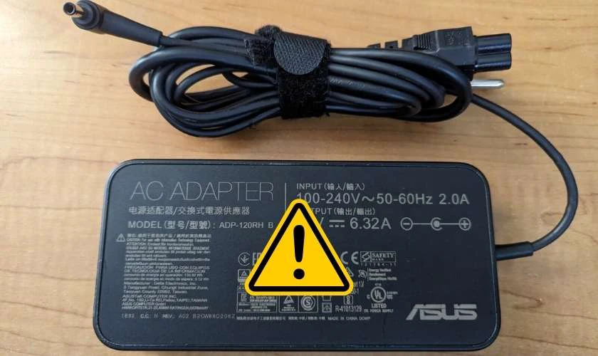 Nguyên nhân cắm sạc vào laptop đèn adaptor bị tắt?