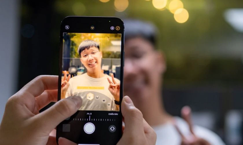Camera iPhone 12 Pro Max bị vàng là tình trạng gì?