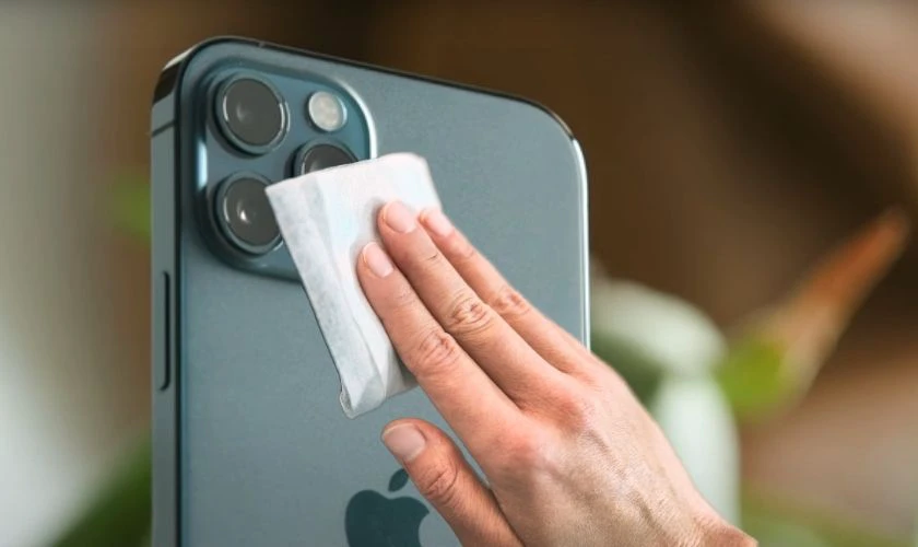 Cách khắc phục camera iPhone 12 Pro Max bị vàng