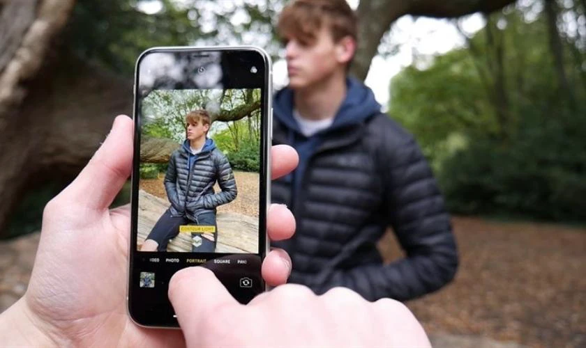 Camera iPhone 12 Pro Max không lấy nét được là tình trạng gì