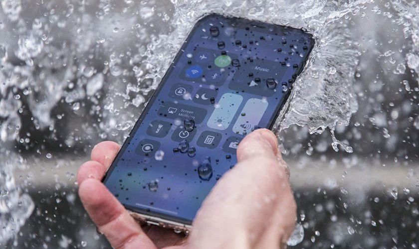 iPhone bị vào nước trước đó và có dấu hiệu hư cảm biến