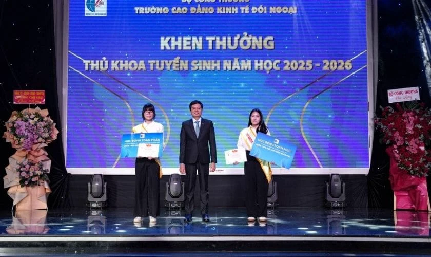 Chính sách miễn giảm học phí và học bổng Cao Đẳng Kinh Tế Đối Ngoại
