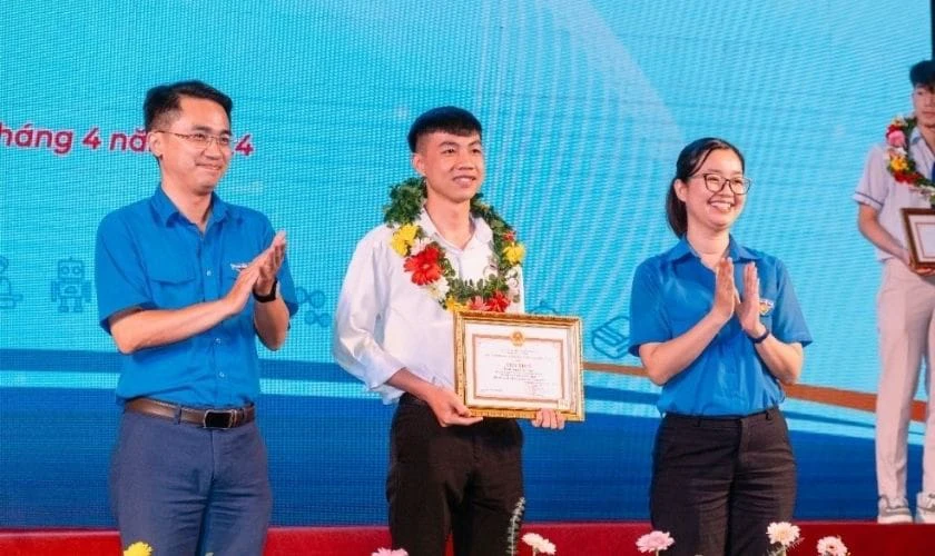 Học bổng Vững bước tương lai