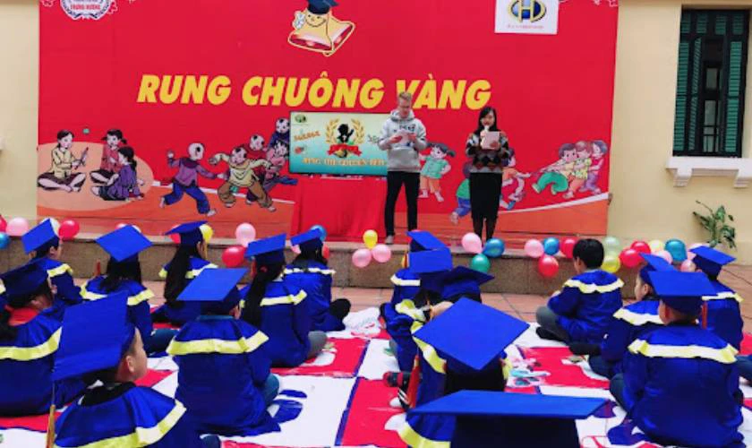 Câu hỏi hái hoa dân chủ ngày 8/3, câu hỏi rung chuông vàng 8/3