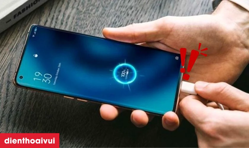 Oppo Reno 8T sạc không vào pin, chập chờn là dấu hiệu cần thay chân sạc mới