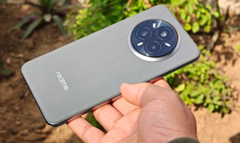 Realme 14 Pro là mẫu máy cao cấp trang bị chip Dimensity