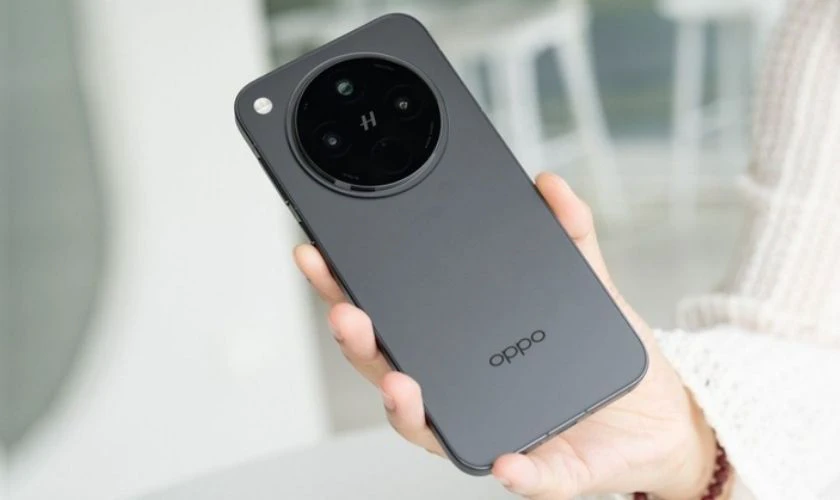 Chip 9400 Plus giúp máy đạt hiệu năng mạnh mẽ và ổn định