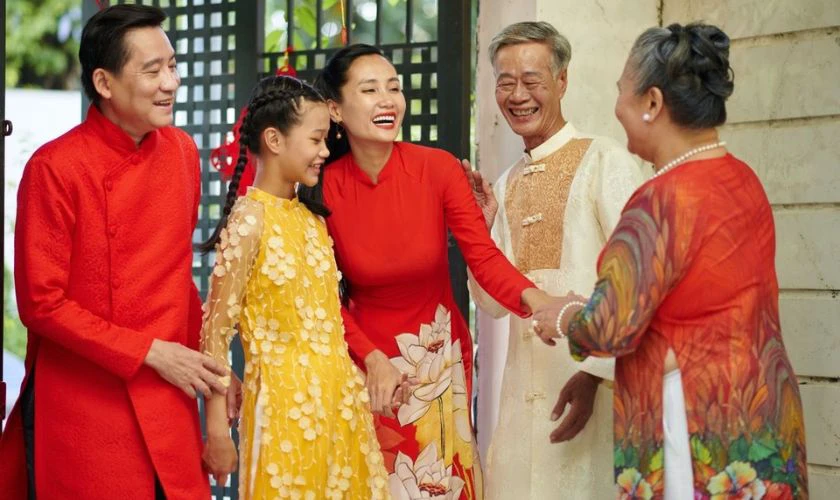 Chúc Tết gia đình rạng rỡ, ấm áp
