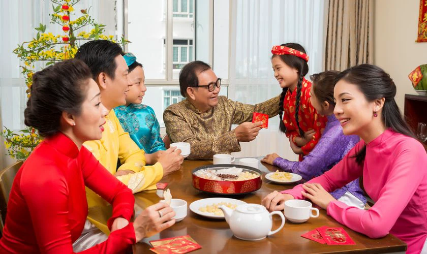 Gia đình sum họp ấm áp