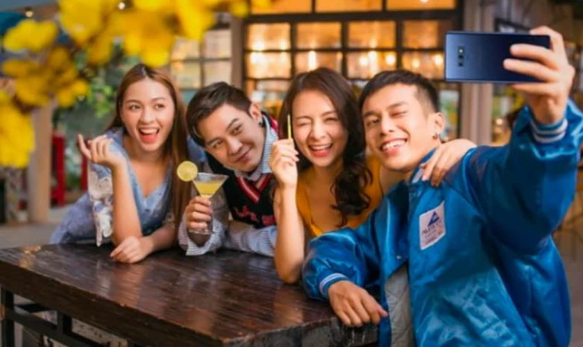 STT chúc Tết bạn bè đăng ảnh đi chơi cùng nhau