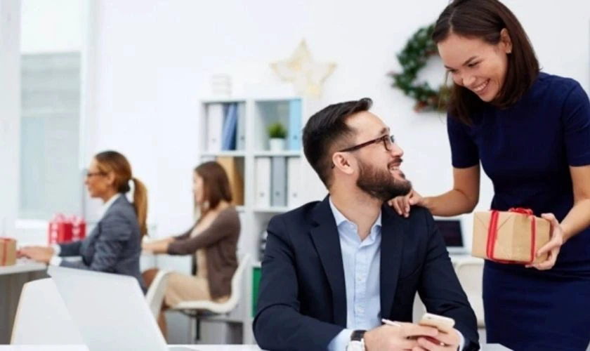 STT chúc Tết khách hàng đăng Facebook, mạng xã hội