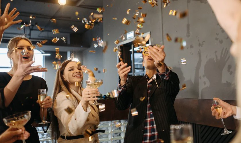 Mẫu tin nhắn chúc Tết khách hàng 2026 gửi qua SMS, Zalo