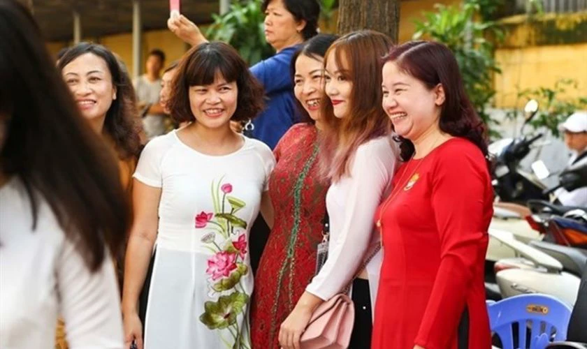 Thơ chúc Tết thầy cô 2026 Bính Ngọ độc đáo, ấn tượng