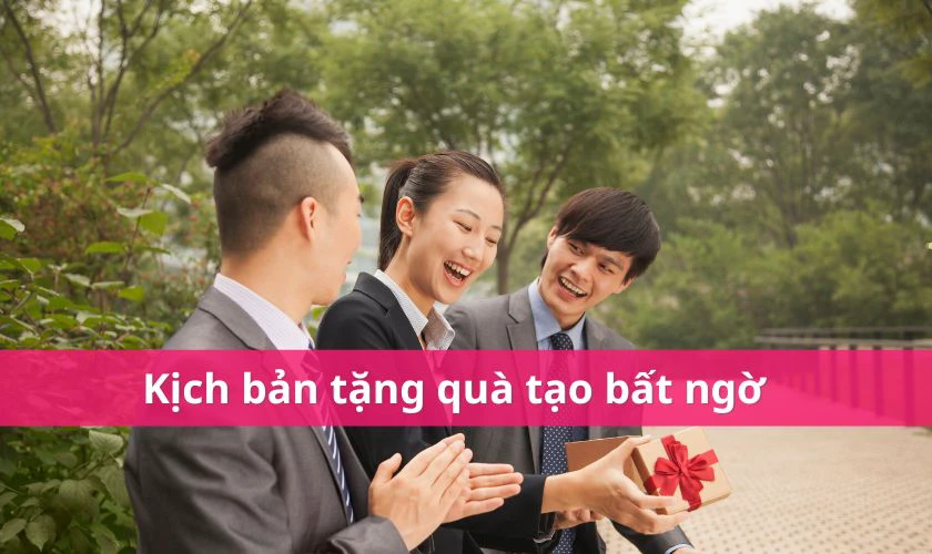 Kịch bản tặng quà tạo bất ngờ