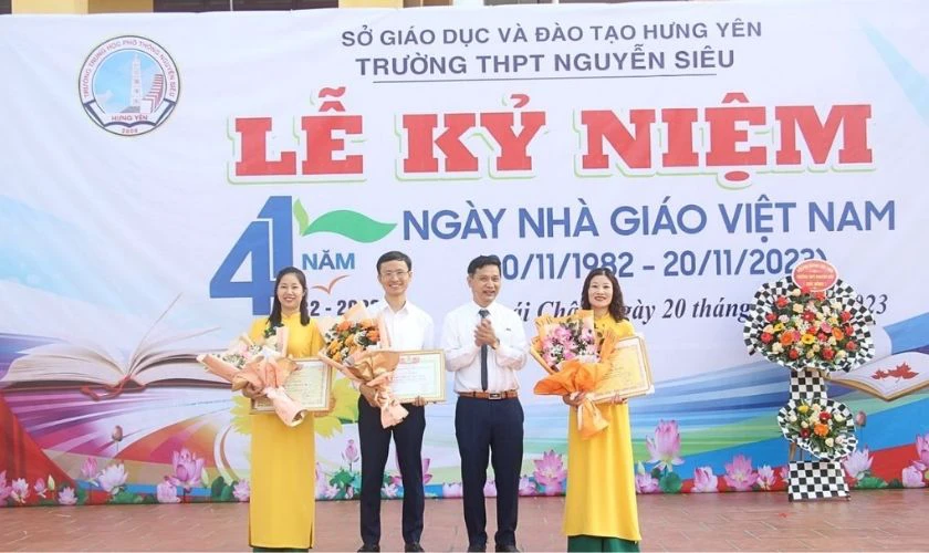 Kịch bản chương trình 20/11 trường THPT dành cho MC