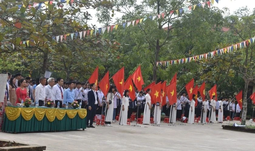 Bế mạc, chào cờ