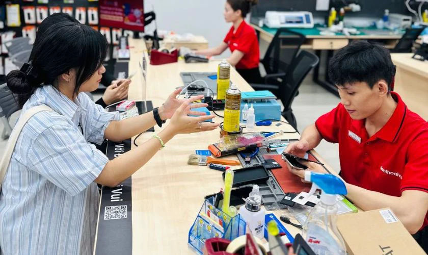 Mang laptop đến trung tâm sửa chữa uy tín nếu vẫn không hoạt động