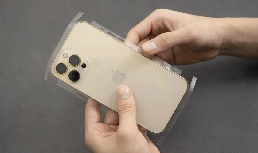 Có nên dán PPF cho iPhone 15 Pro Max không?