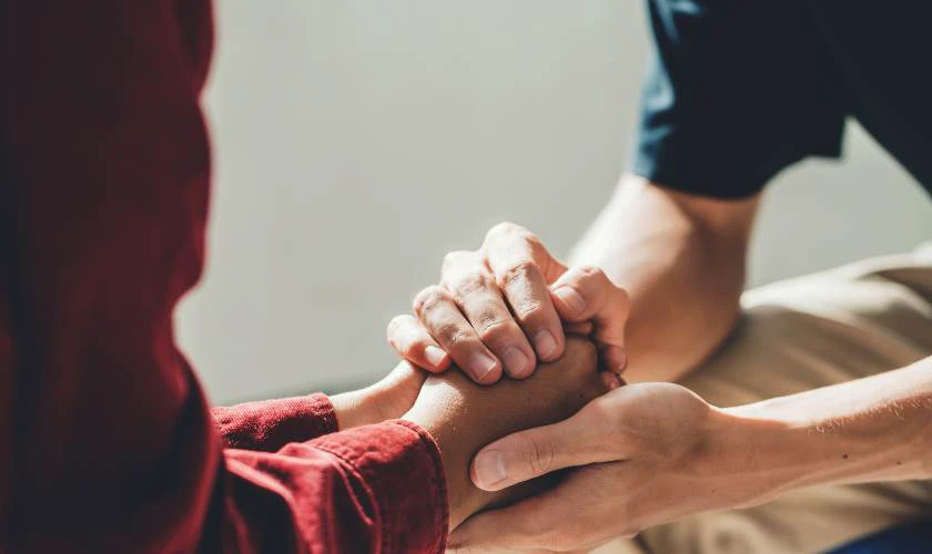 Đến chúc Tết nhà có tang có sao không?