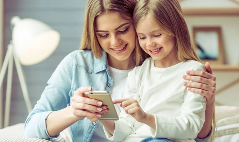Khi mua điện thoại cho trẻ 12 tuổi có nên lưu ý gì?