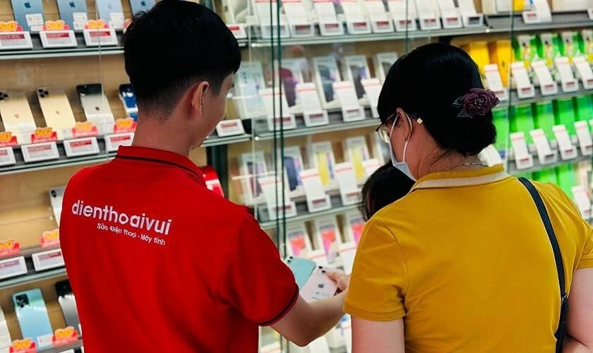 Nên mua điện thoại cho trẻ 12 tuổi ở đâu uy tín?
