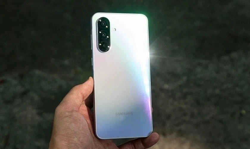 Pin 5.000mAh bền bỉ cùng sạc nhanh 45W