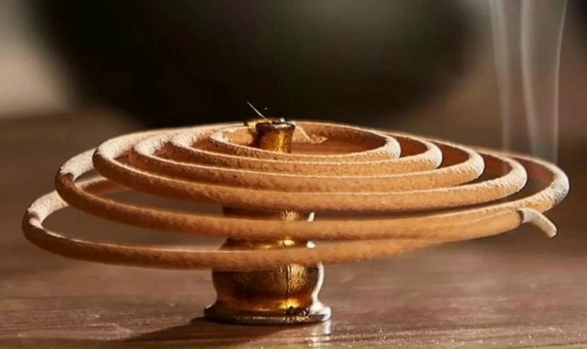 Ý nghĩa của việc thắp hương vòng ngày Tết - Duy trì hương khói liên tục