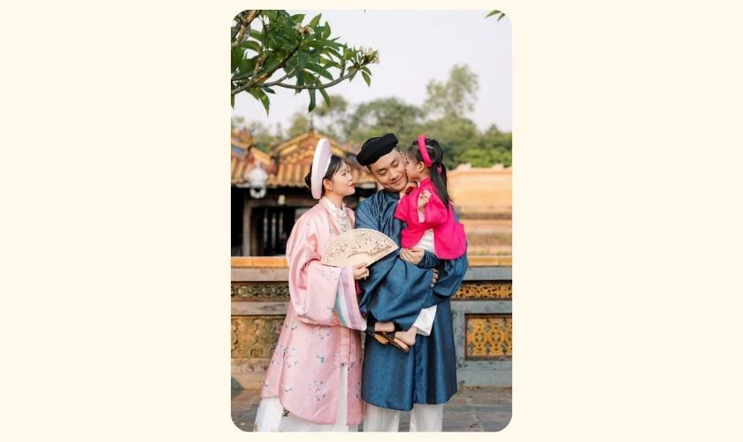 Gia đình 3 người hạnh phúc