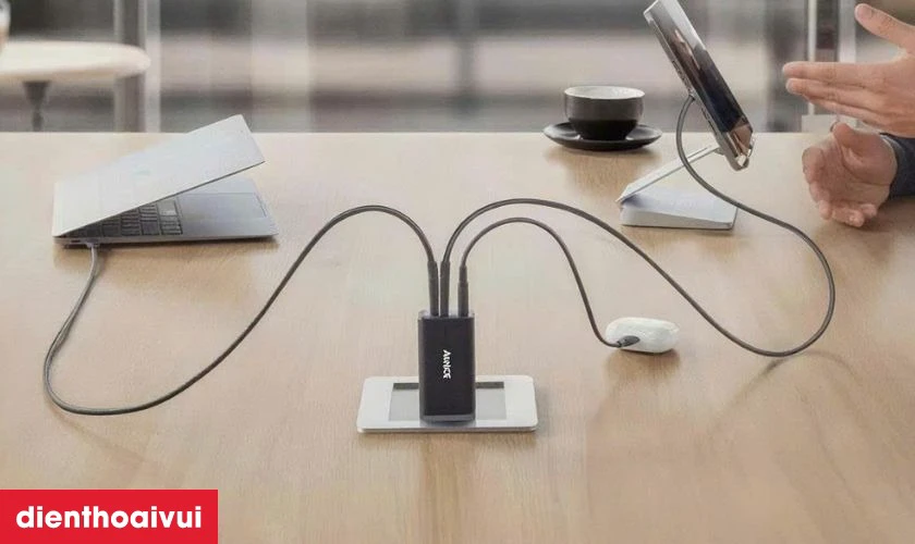 Hỗ trợ sạc đồng thời 3 thiết bị