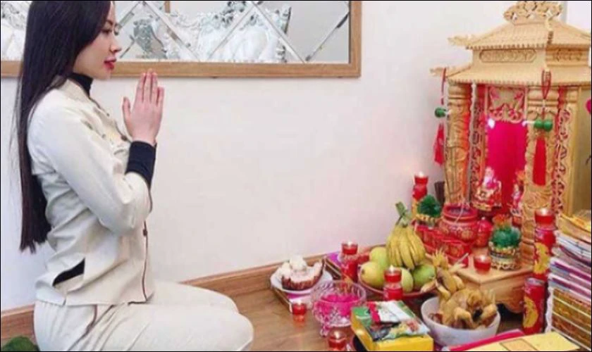 Ăn mặc lịch sự và chỉnh tề khi cúng vía Thần Tài