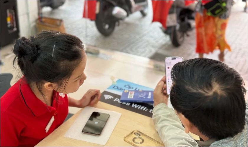 Dán cường lực iPhone 15 Pro Max chống va đập với giá hấp dẫn nhất