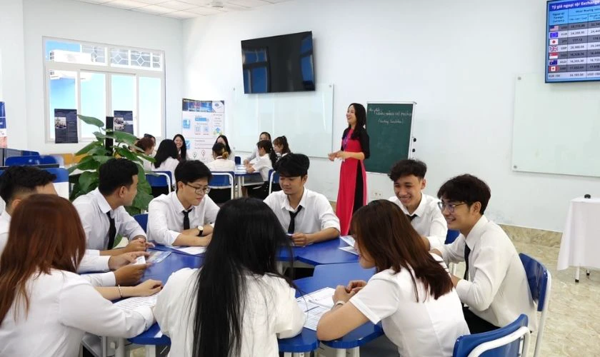 Cơ sở vật chất và dịch vụ hỗ trợ