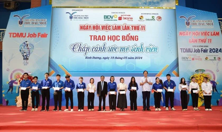 Chính sách miễn giảm học phí và học bổng Đại học Thủ Dầu Một
