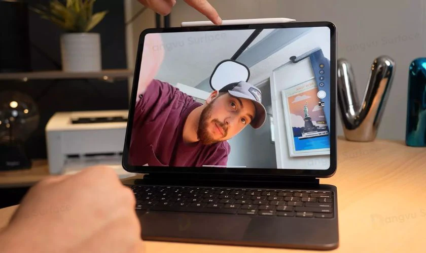 Đánh giá iPad Air M4 về bàn phím, loa