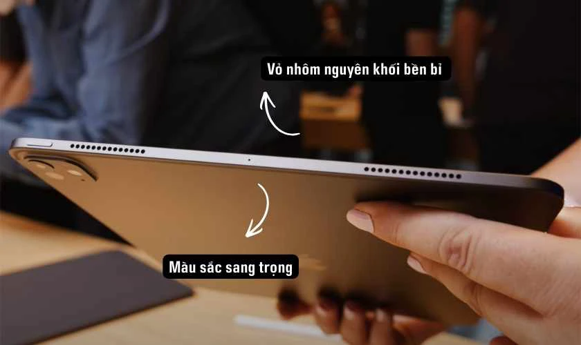 Vỏ nhôm nguyên khối bền bỉ và màu sắc sang trọng