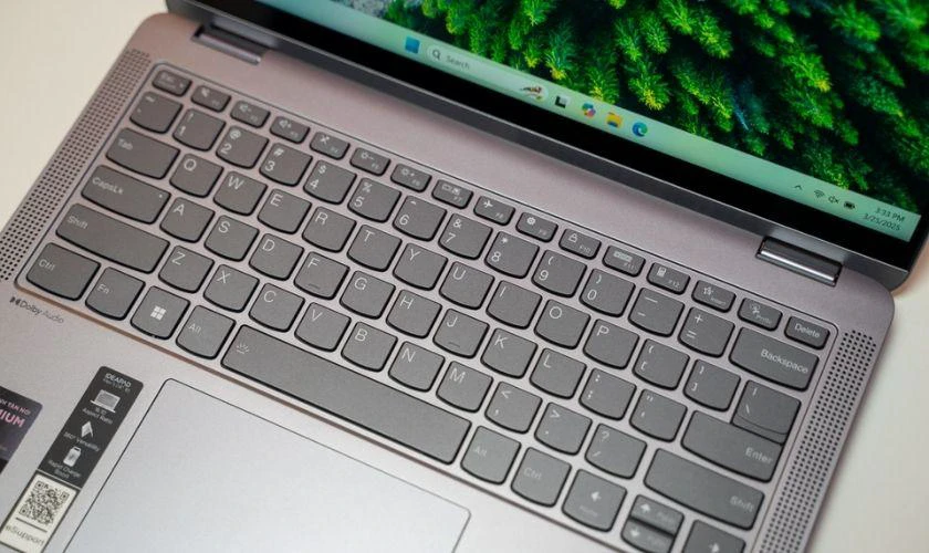 Loa hai bên thân máy, âm thanh rõ ràng