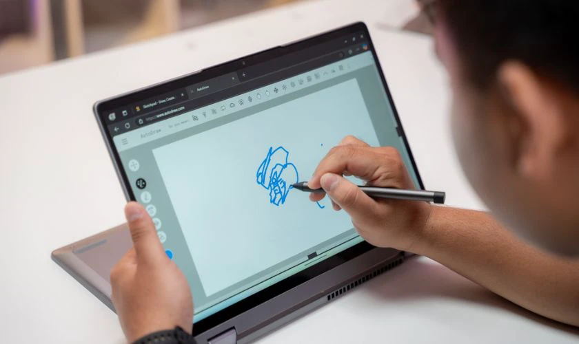 Màn hình cảm ứng rộng rãi