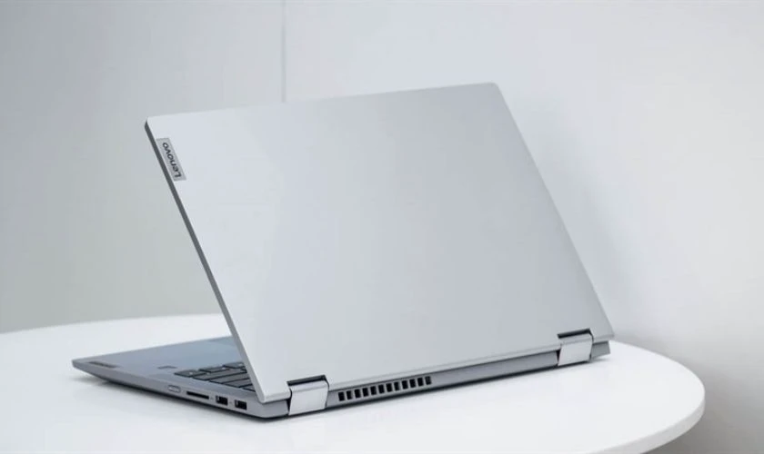 Khung máy bền bỉ, chắc chắn