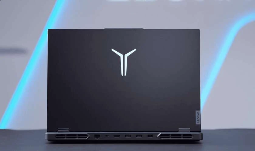 Hiển thị phù hợp cho cả giải trí và làm việc