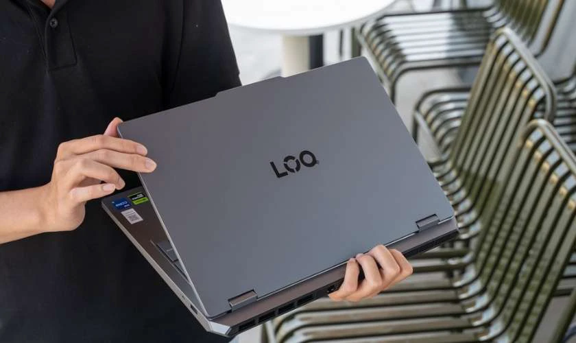 Đánh giá Lenovo LOQ 15IRX11 về thiết kế