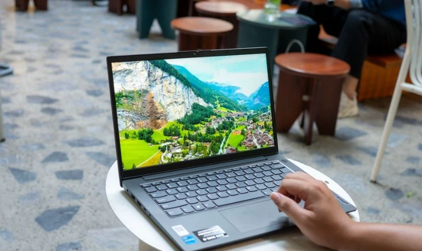 Đánh giá Lenovo V14 G4 về màn hình