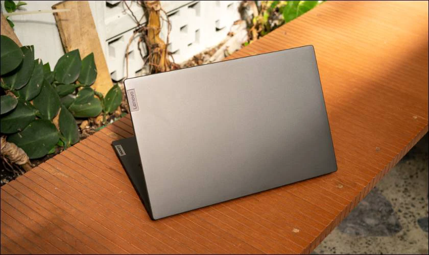 Đánh giá Lenovo Yoga Slim 7 về thiết kế sang trọng