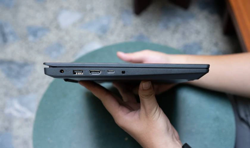 Đánh giá Lenovo Yoga Slim 7 về khả năng kết nối