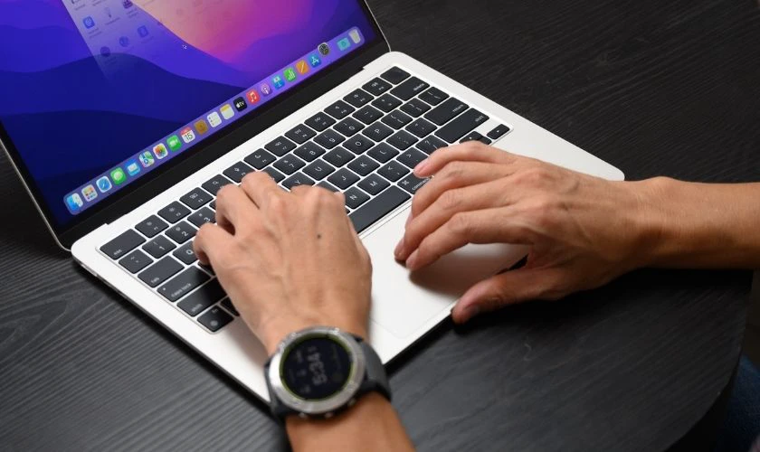Đánh giá Macbook Air M2 về bàn phím, loa