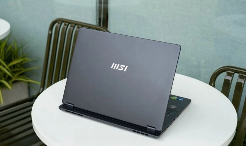 Đánh giá MSI Prestige 14 AI Studio về ngoại hình