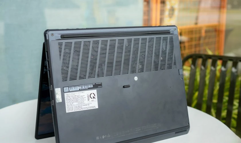 Đánh giá MSI Prestige 14 AI Studio về hệ thống tản nhiệt