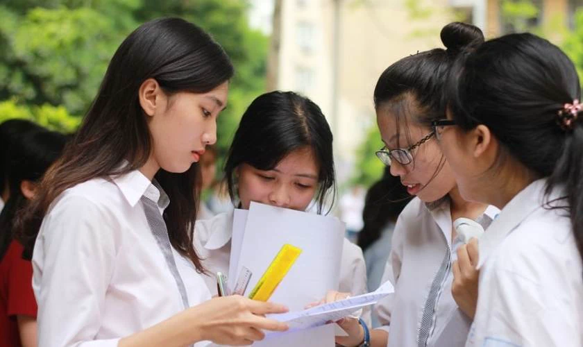 Tại sao phải biết đi thi tốt nghiệp cần mang theo những gì