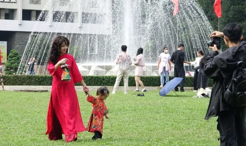 Chụp ảnh Tết ở Dinh Độc Lập