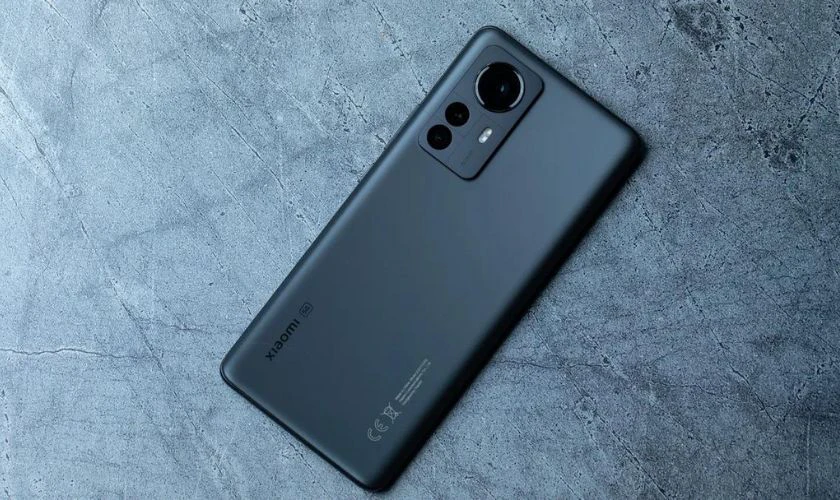 Xiaomi 12 Pro lướt web thả ga, giải trí tối đa