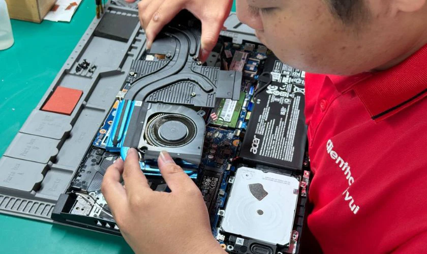 Thay pin iPhone chính hãng và đáng tin cậy tại đâu?